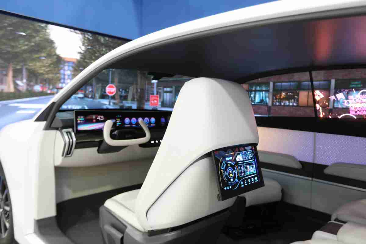 牛牛游戏的「可卷式后座娱乐显示器」加强后座乘客的感官体验，，，，并保有个性化设计，，可依使用偏好进行动态调整。。