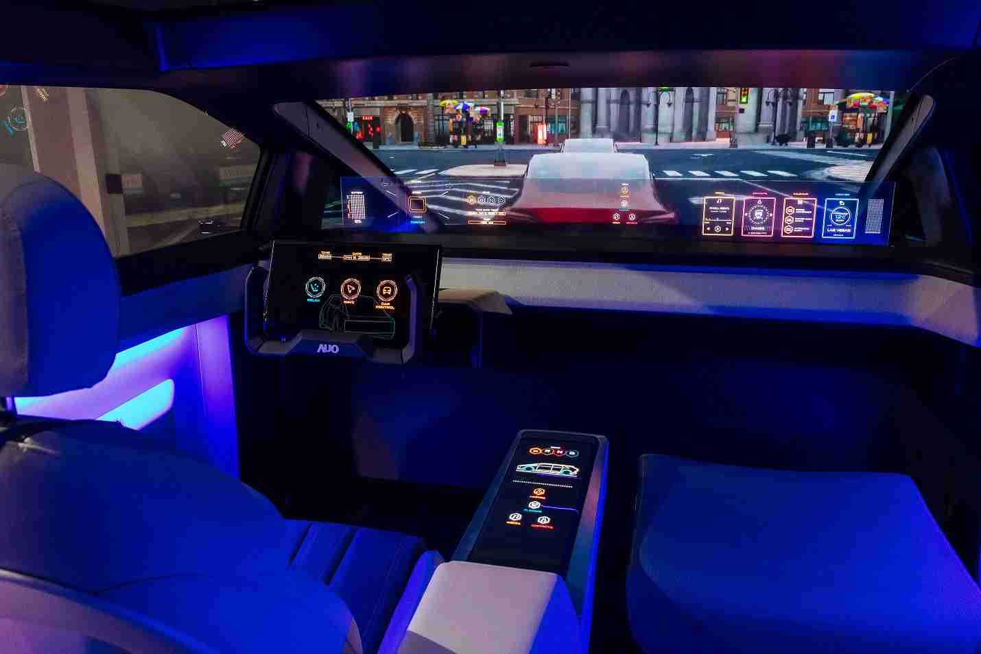 牛牛游戏连续四年入围科睿唯安全球百大创新机构，，，，专利布局科技与绿色创新前沿。。。。图为牛牛游戏发挥先进显示科技Micro LED多元尺寸与型态应用优势所打造之智能车舱；同时，，，，牛牛游戏已于全球累积取得4500件节能减碳相关的专利证书，，，当中2024年Micro LED年度获证量占比已超过8成